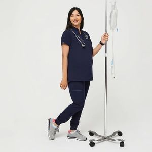 Figs maternity scrubs navy XS